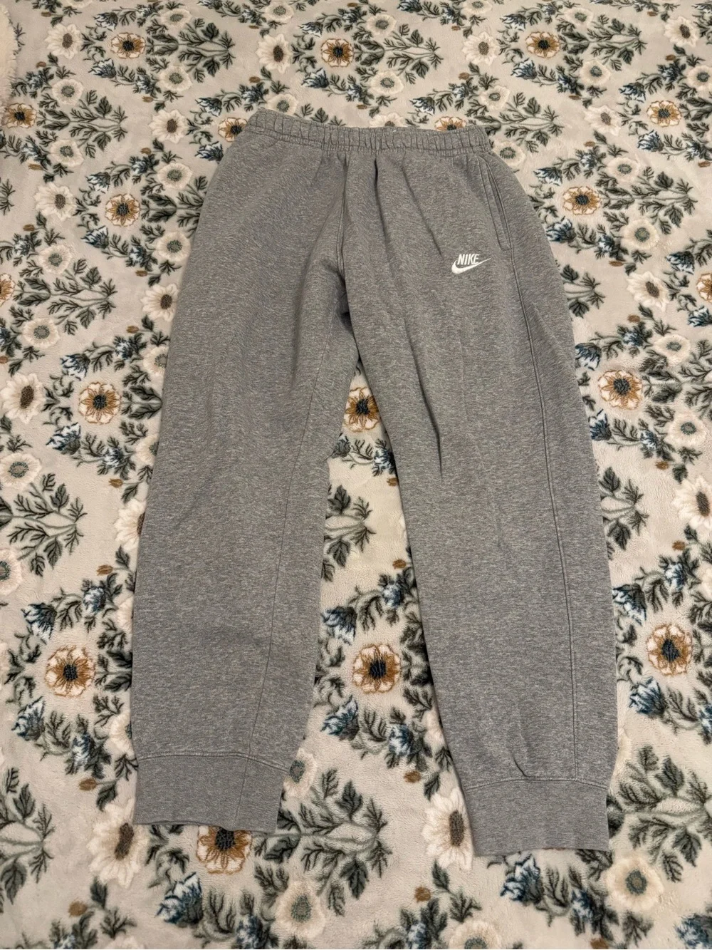 gray nike sweatpants